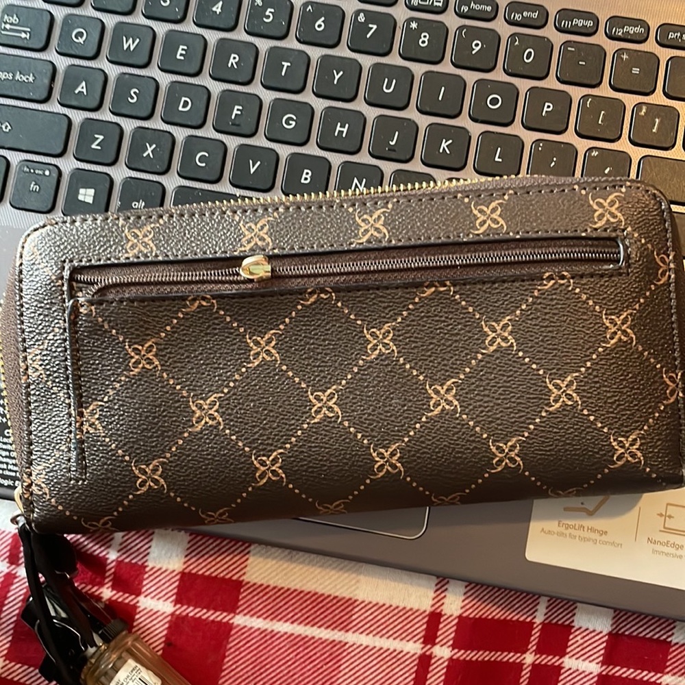 Used wallet - Picture 2 of 2